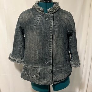 Super cute vintage jean jacket with embroidered detail
